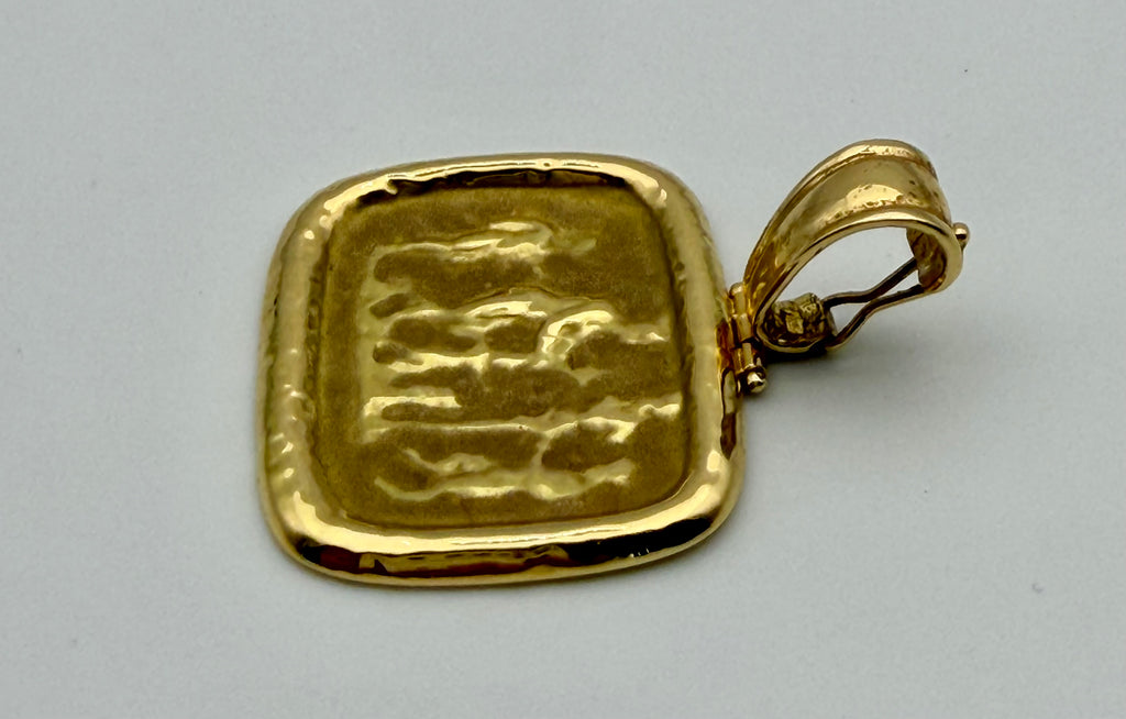 18 KT Gold Pendant with “People Scene”