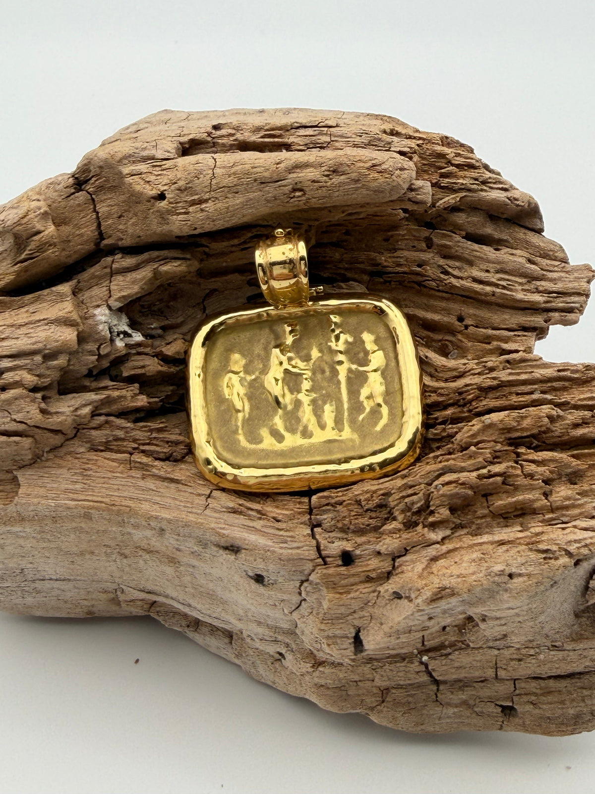18 KT Gold Pendant with “People Scene”