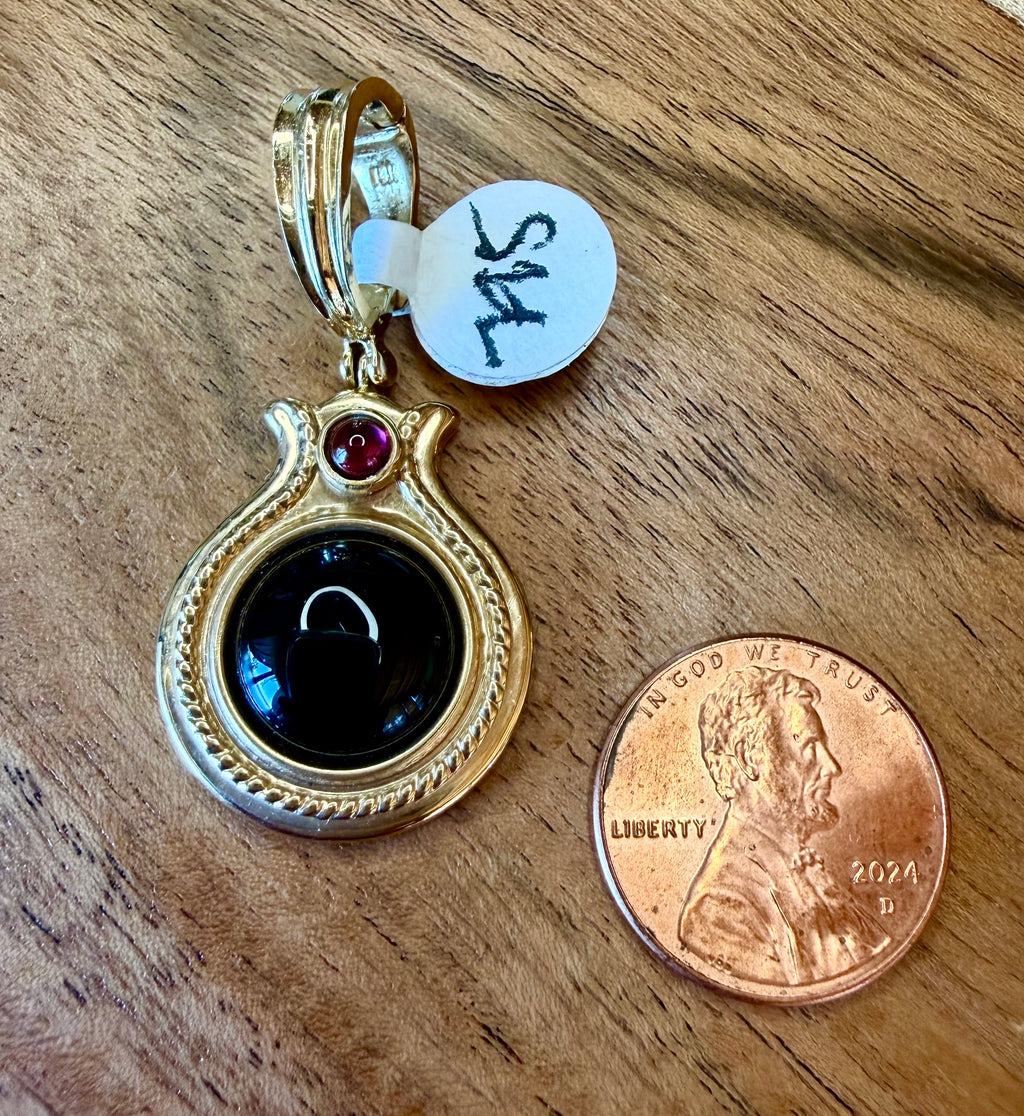 14K Gold Onyx Garden Pendant