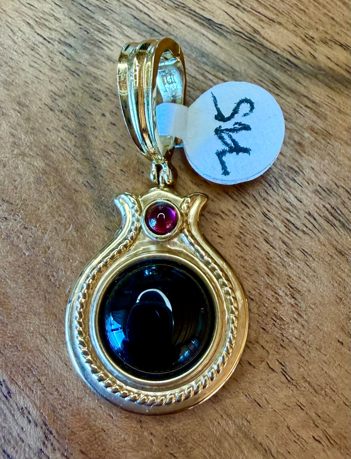 14K Gold Onyx Garden Pendant
