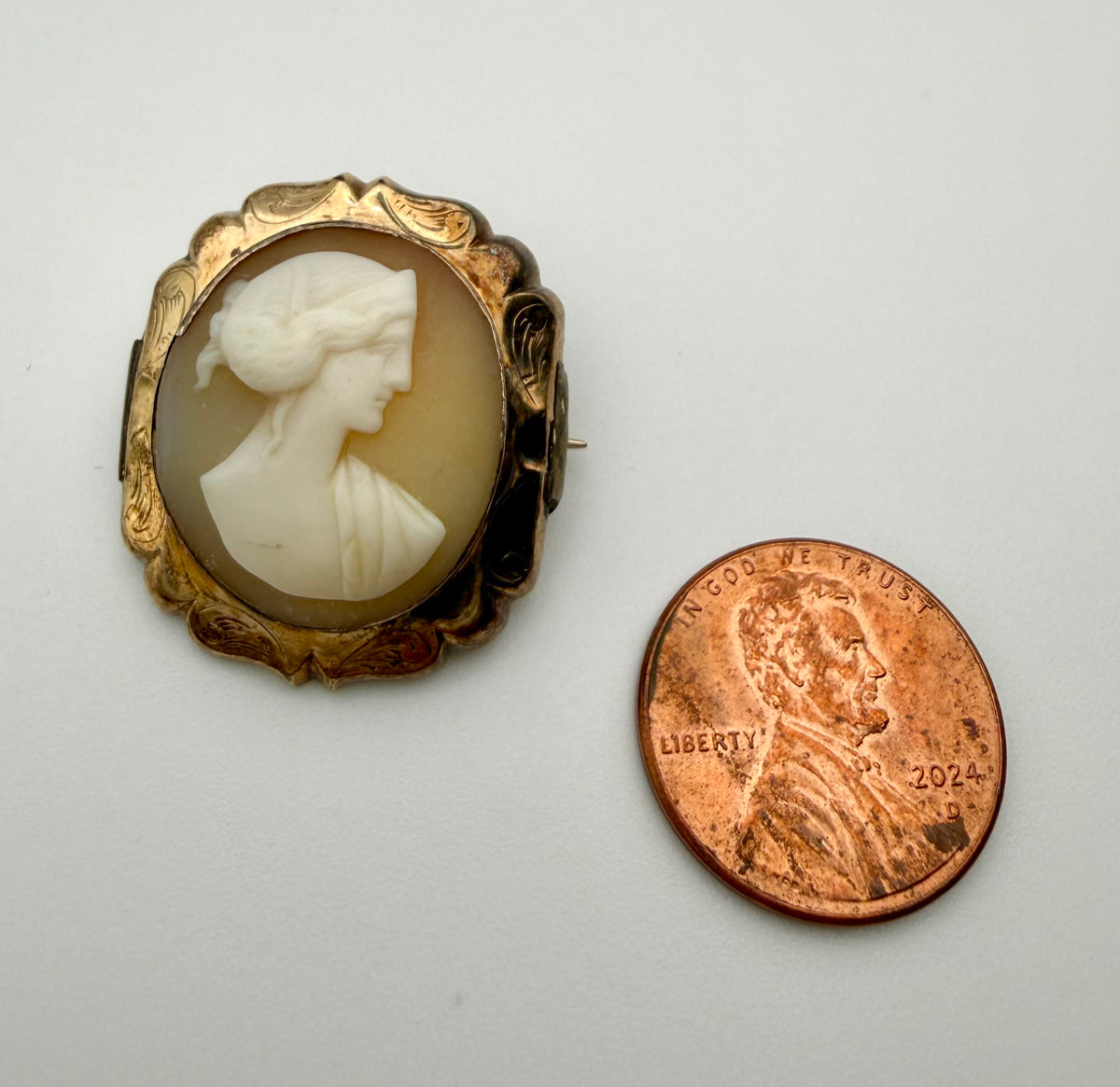 10 KT Gold Cameo Brooch