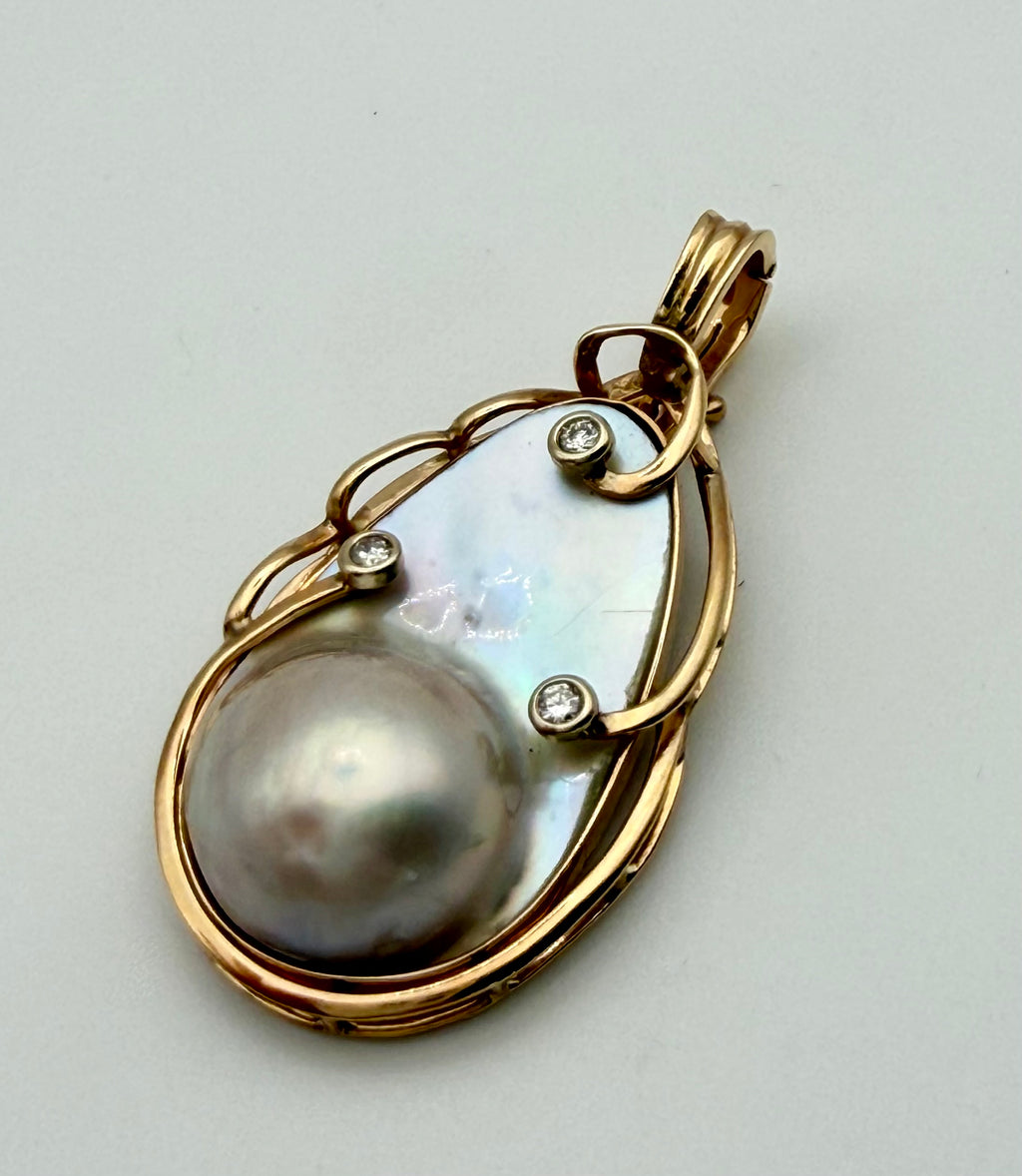 14 KT Gold Pendant with Diamonds & Mabe Pearl