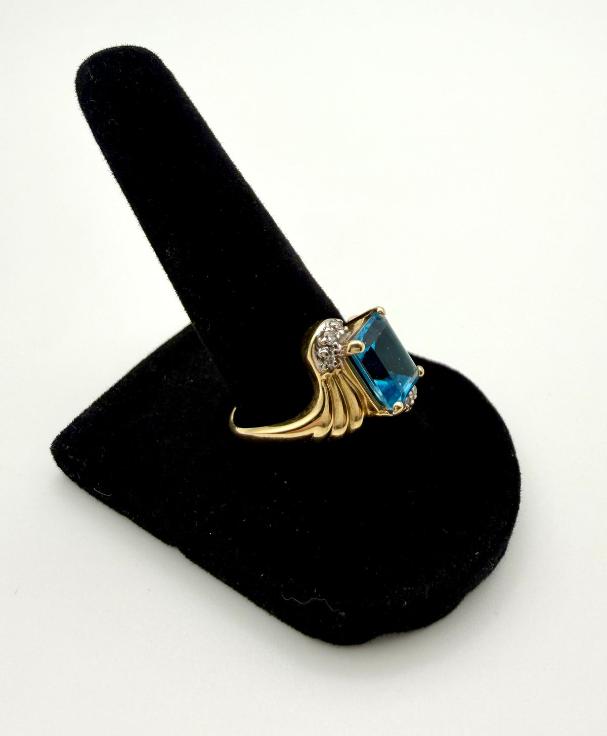 14 KT Gold Topaz & Diamond Ring
