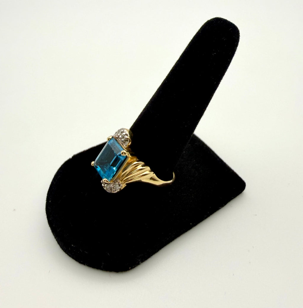 14 KT Gold Topaz & Diamond Ring