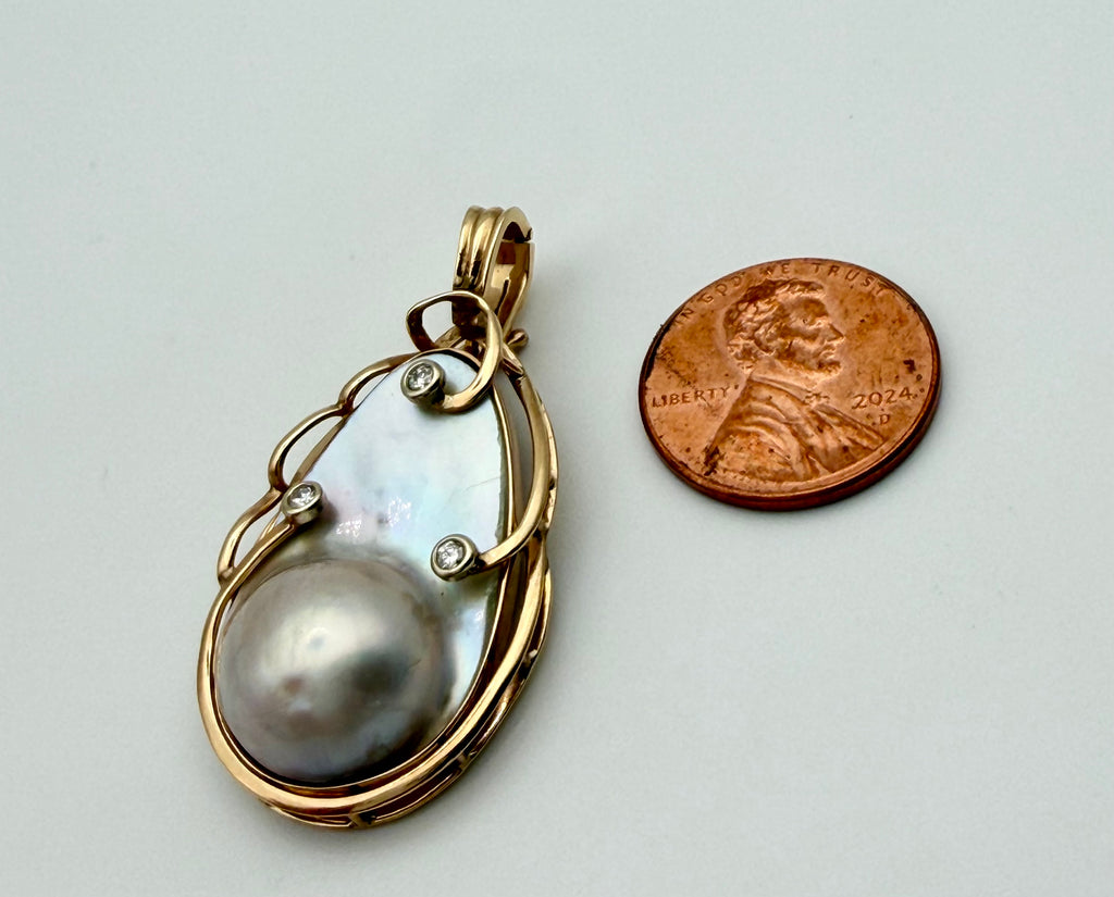 14 KT Gold Pendant with Diamonds & Mabe Pearl