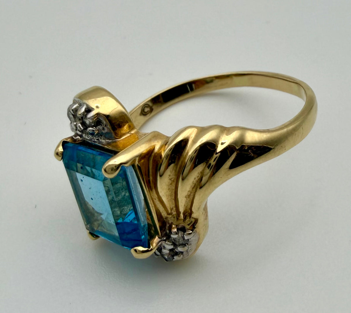 14 KT Gold Topaz & Diamond Ring
