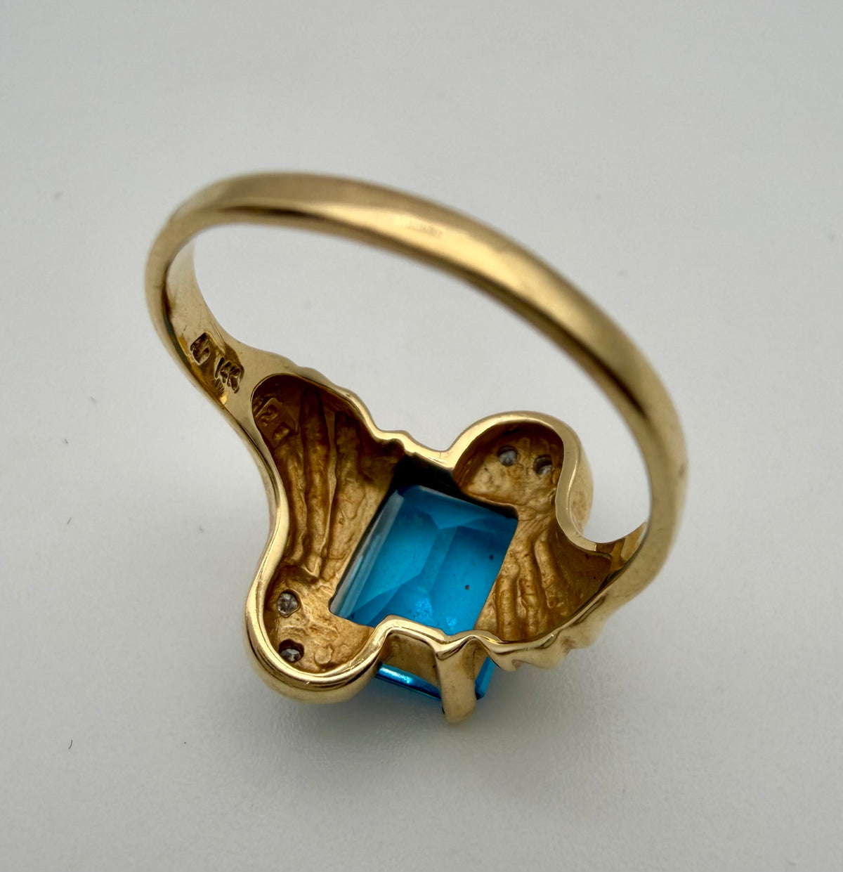 14 KT Gold Topaz & Diamond Ring