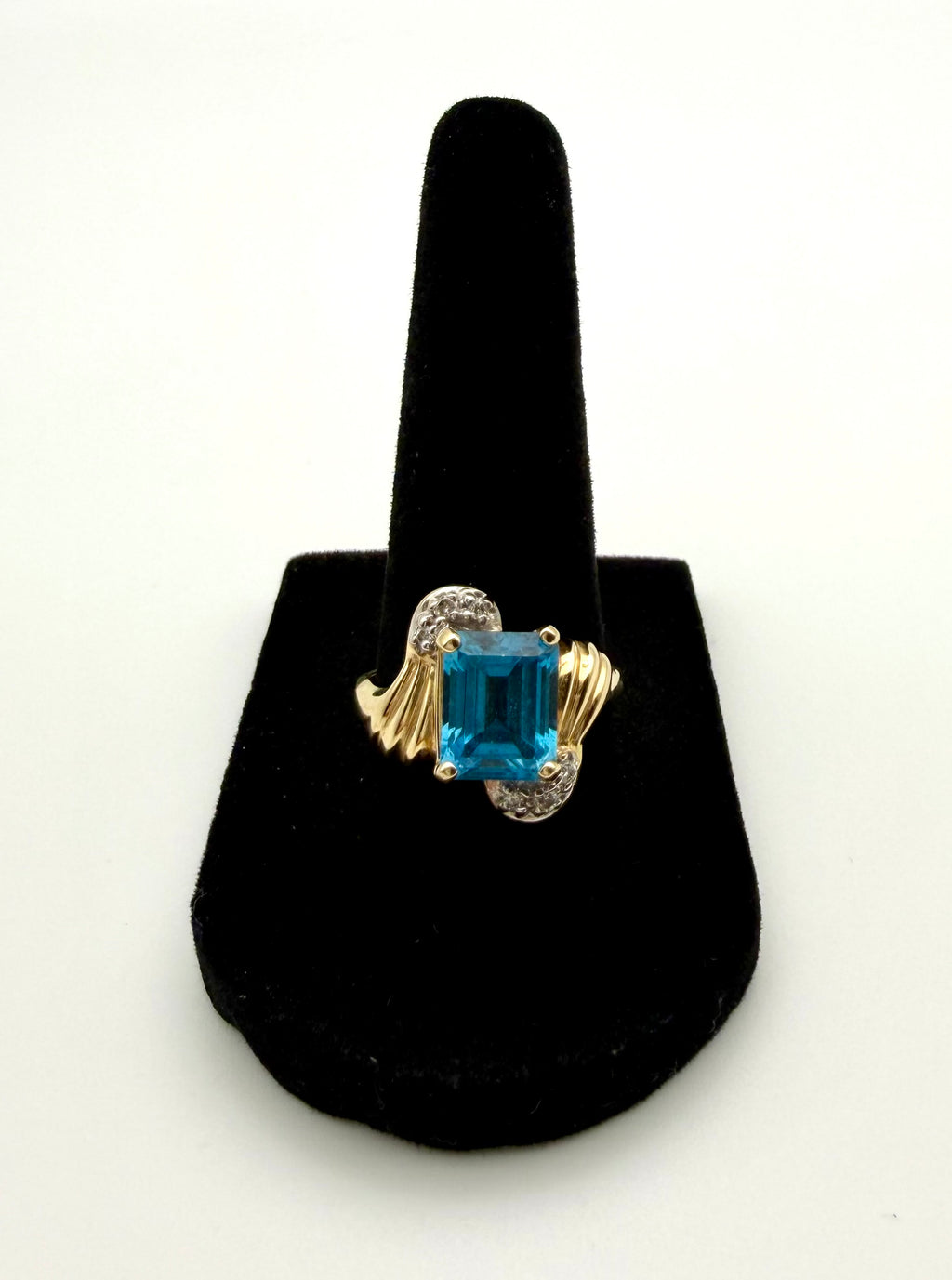 14 KT Gold Topaz & Diamond Ring
