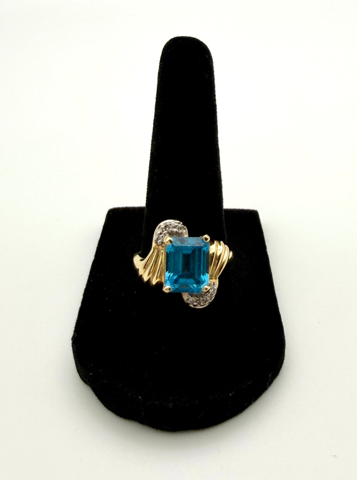 14 KT Gold Topaz & Diamond Ring