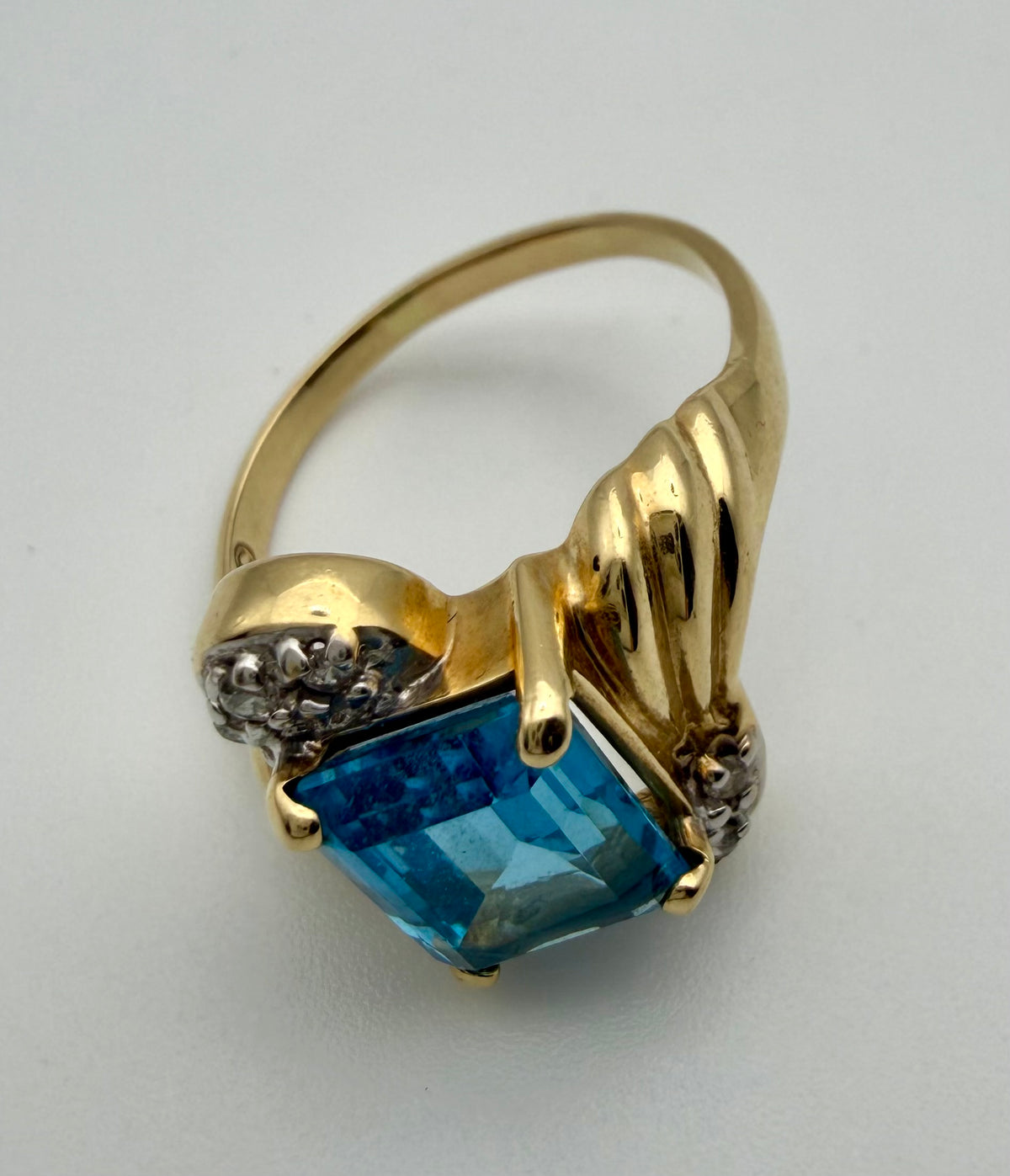 14 KT Gold Topaz & Diamond Ring